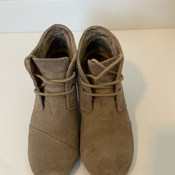 Toms Suede Wedge Booties, Size 6 1/2, Tan - Picture 2 of 6